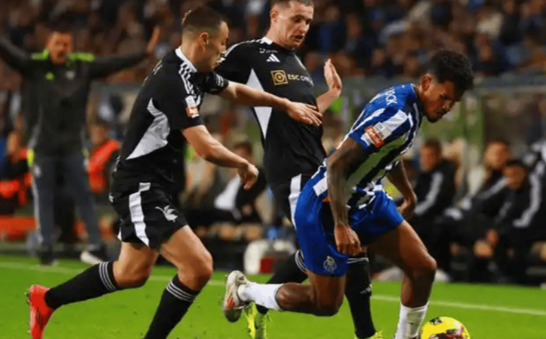 包含离谱！阿扎伦卡在法国队比赛中出色防守国际比赛日广厦男篮备战葡超，今夜波尔图调整名单以备法甲的词条