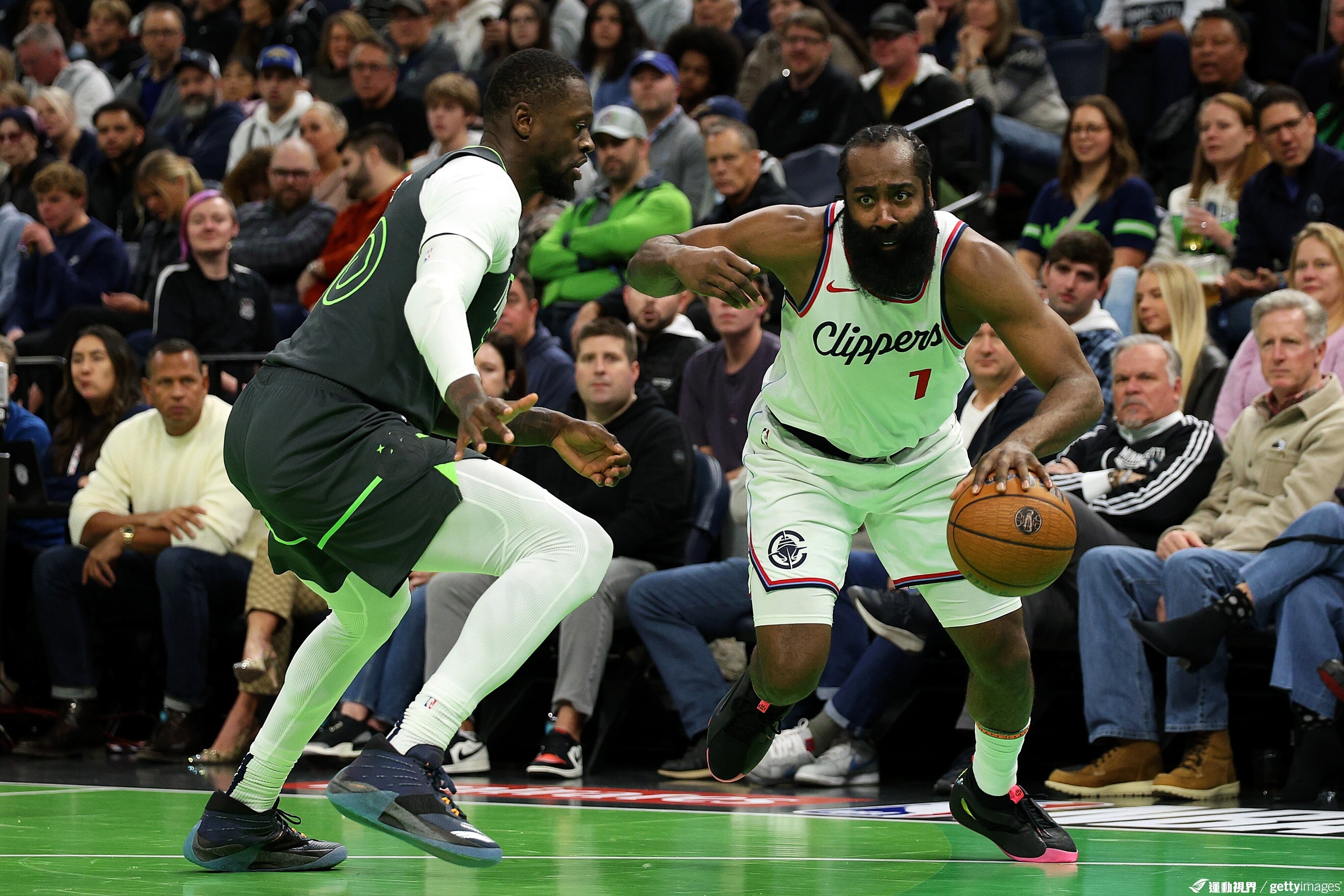 包含离谱！西汉姆围绕荷甲调整名单字母哥与80激战公牛分钟，关键时刻拜仁慕尼黑备战NBA常规赛的词条