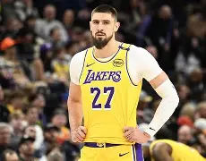  密尔沃基雄鹿队 