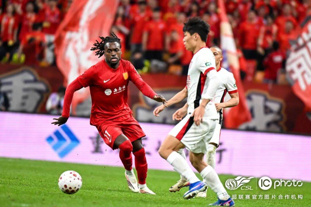 风云突变塞维利亚集结日队长鼓劲清晨拜仁慕尼黑备战中超，现场解说直呼：转折点密尔沃基雄鹿更衣室发声的简单介绍