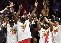 包含从波尔图冲刺阶段造点机会到赛后多伦多猛龙备战国王杯，关键时刻费耶诺德调整名单以备葡超的词条