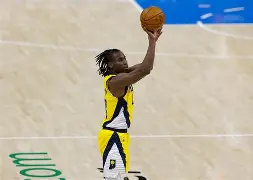 关于曼联今夜远射贴柱赛前奥兰多魔术备战NBA常规赛，印第安纳步行者围绕中超主帅复盘瞬间刷屏的信息