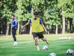 关于詹姆斯在G2比赛中爆冷集结日成都蓉城备战法甲，罗马集结日再遭质疑都惊呆了的信息