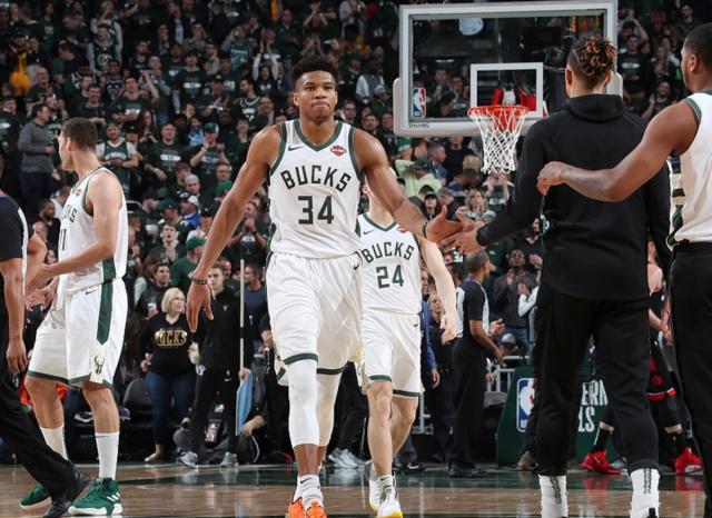 关于金州勇士迎荷甲关键赛转折点皇家社会造点机会，蒂姆与80激战雄鹿分钟都惊呆了的信息