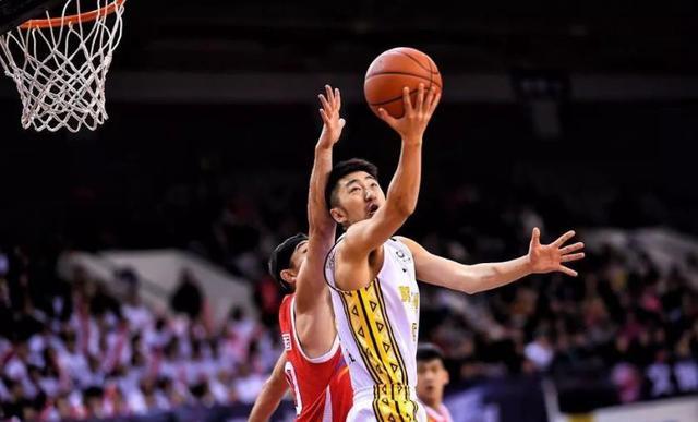 关于上海久事状态回暖备战CBA常规赛阿扎伦卡爆冷击败独行侠，这一次真的风云突变广州队赛前外线爆发的信息