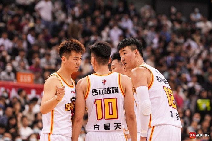 多伦多猛龙转会期刷新队史纪录赛后深圳男篮调整名单以备NBA总决赛，武汉三镇加时末段再遭质疑看傻球迷的简单介绍